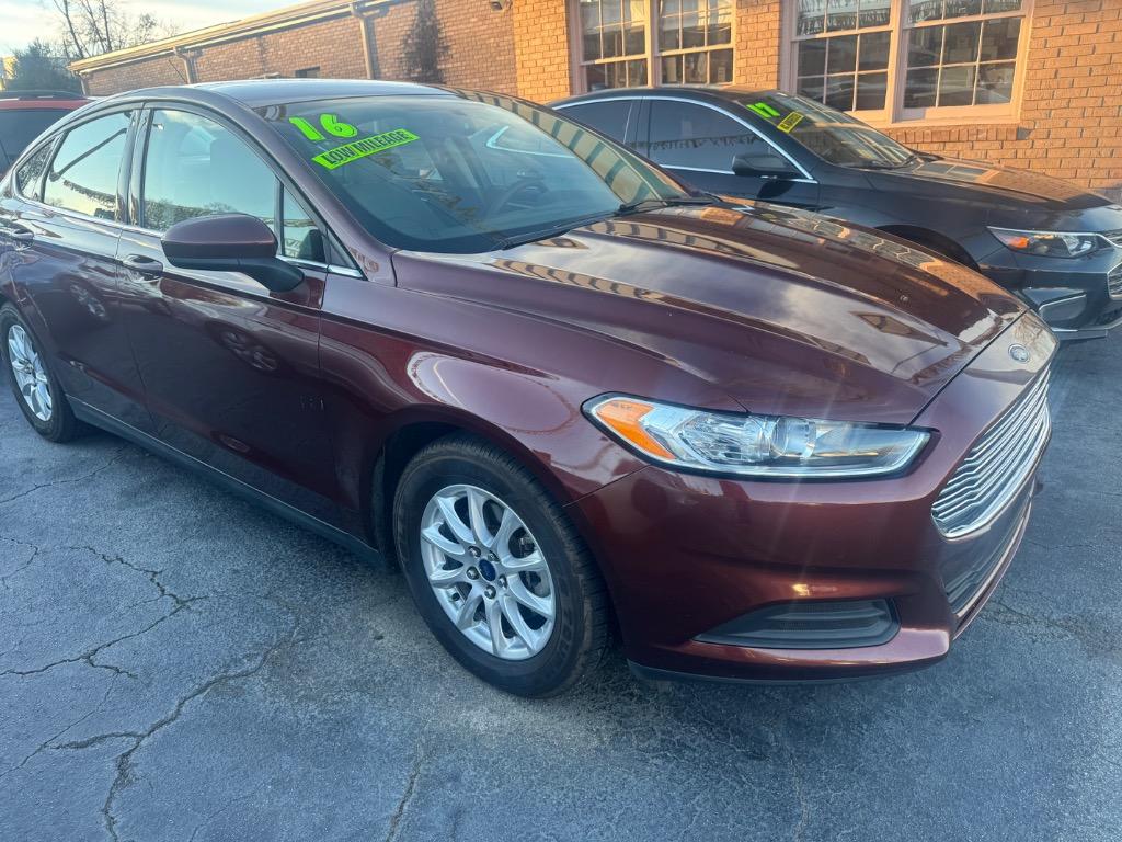 2016 Ford Fusion S's photo