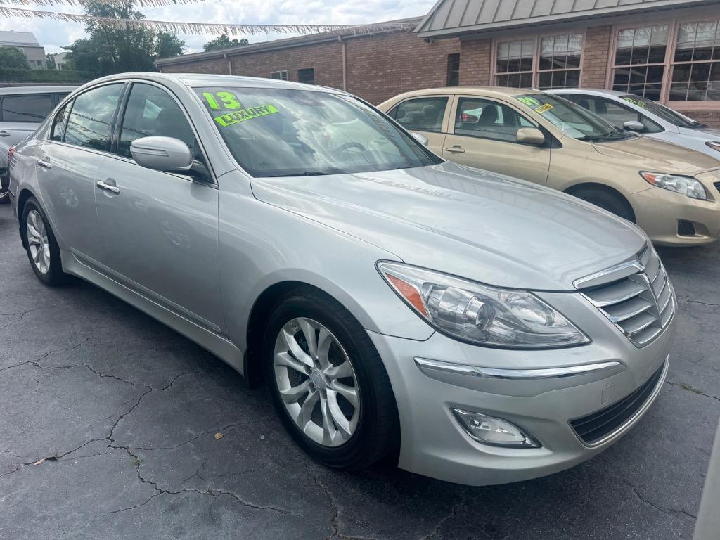 2013 Hyundai Genesis 3.8's photo